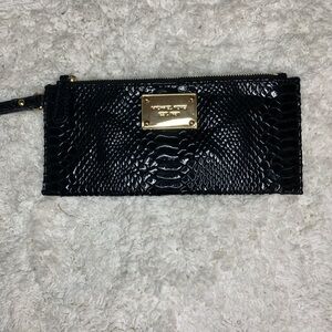 Sophisticated snake skin Michael Kors wristlet 💋​